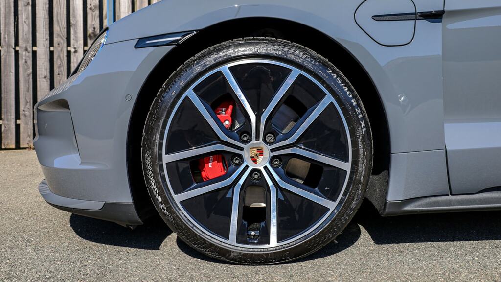 Porsche Taycan 440Kw 105Kwh 4S Black Edition Grey #4
