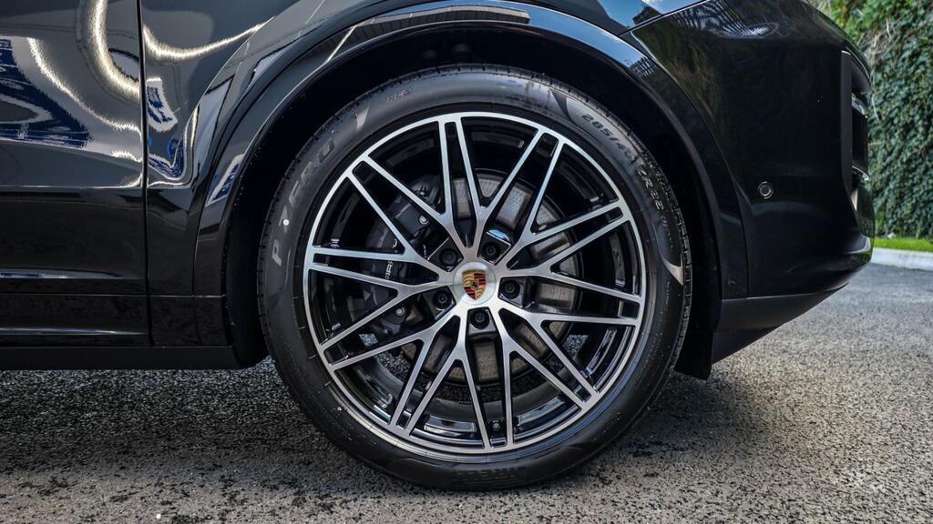 Porsche Cayenne E-hybrid Black Edition Tiptronic S Black #4
