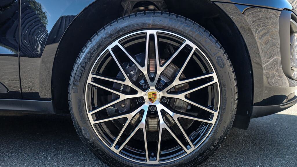 Porsche Macan 5dr Pdk Black #6