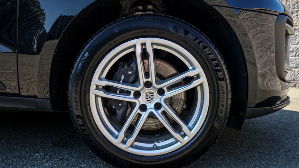 Porsche Macan 5dr Pdk Black #6