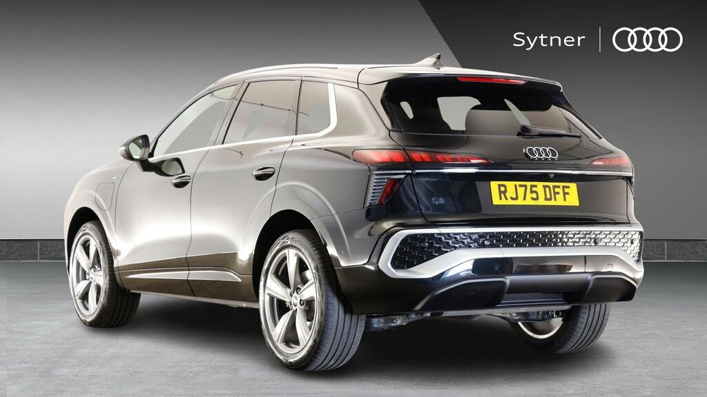 Audi Q3 1.5 E-hybrid S Line S Tronic Soundvision RJ75DFF Black #3