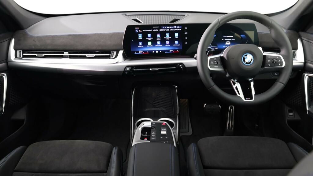 BMW iX1 150Kw Edrive20 M Sport 65Kwh White #4