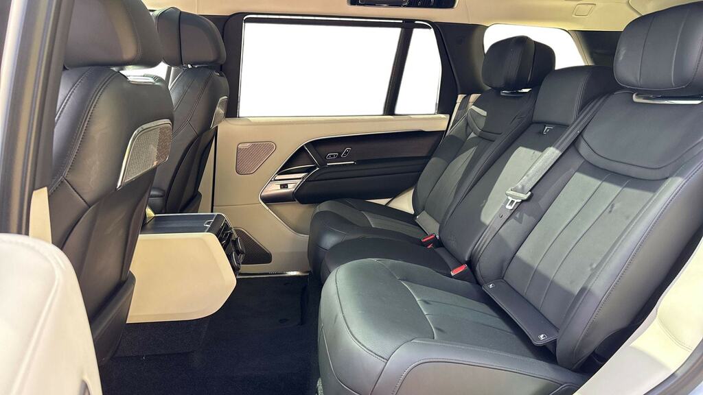 Land Rover Range Rover 3.0 P400 Lwb White #4