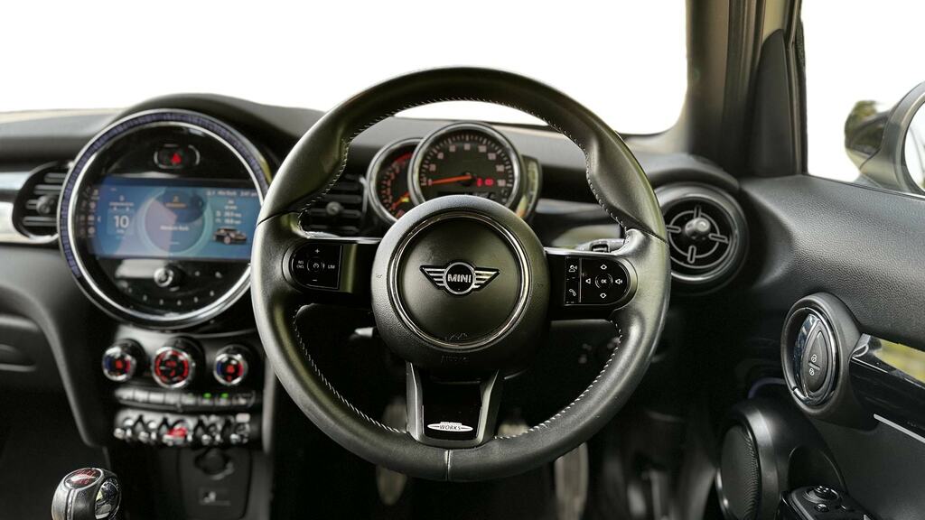Mini Hatch 1.5 Cooper Sport Comfortnav Pack YY21MTU White #4