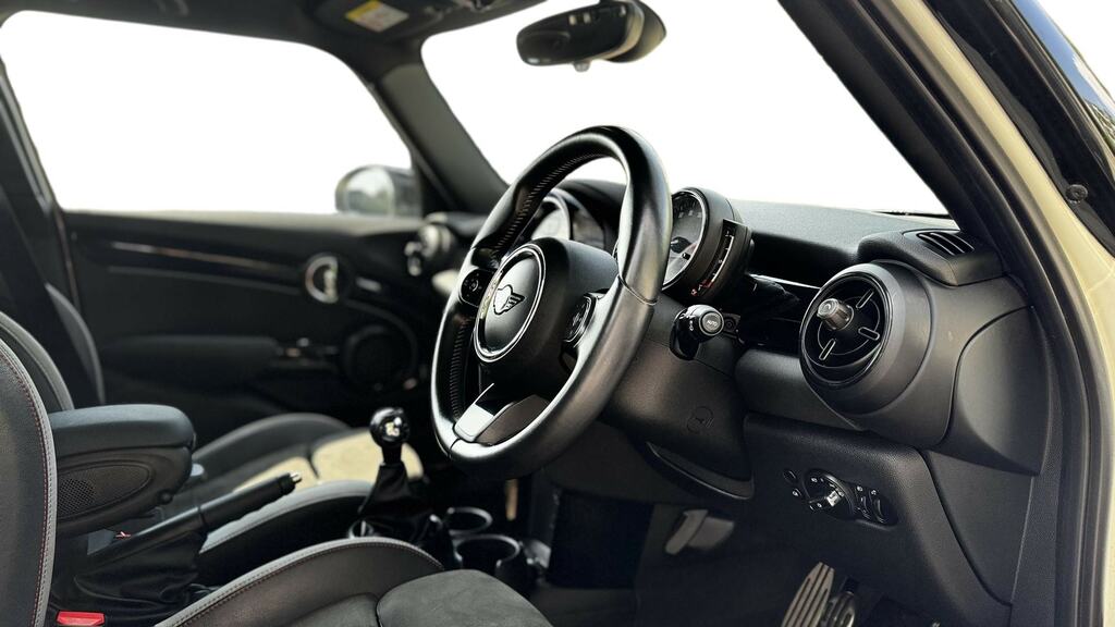 Mini Hatch 1.5 Cooper Sport Comfortnav Pack YY21MTU White #5