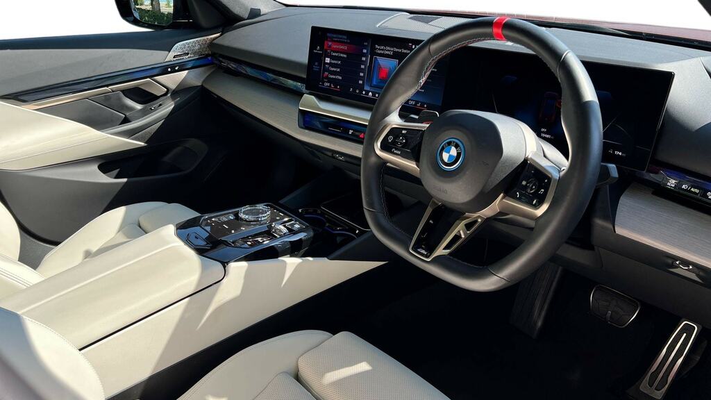 BMW i5 442Kw M60 Xdrive 84Kwh EY24KLS Red #6