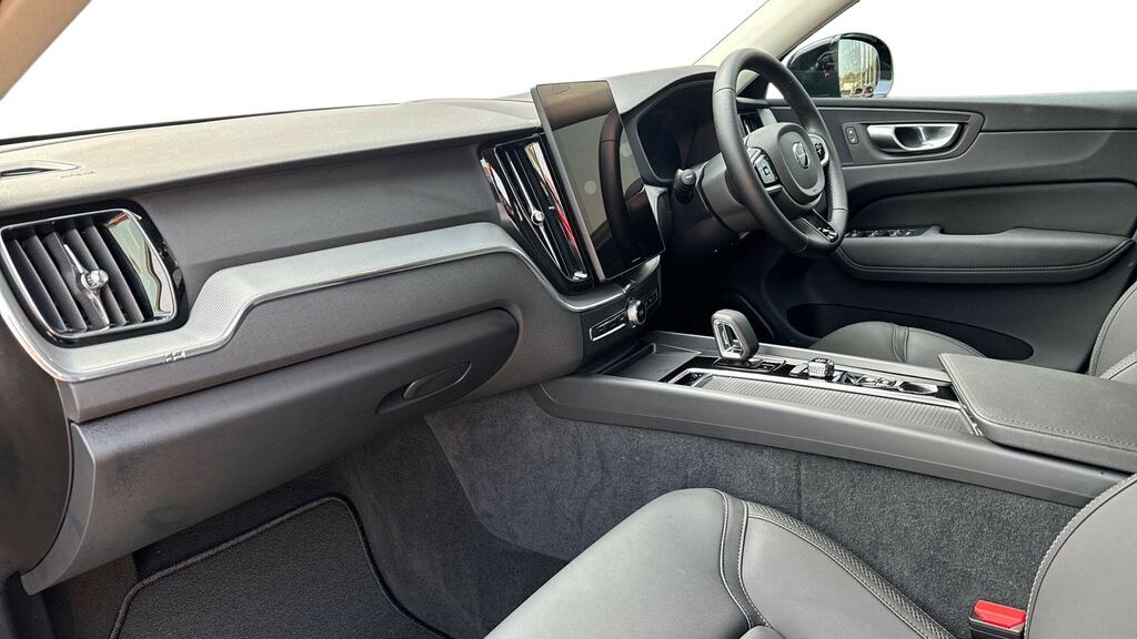 Volvo XC60 2.0 B5p Core Awd Geartronic RF25YHH Black #4