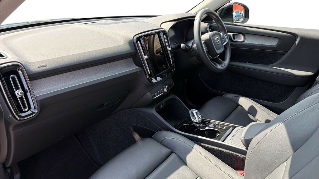 Volvo XC40 2.0 B3p Ultra Bright OV75DJE Blue #4