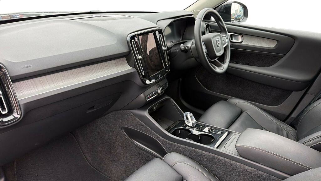 Volvo XC40 2.0 B3p Ultra Dark RV75TKT Black #4