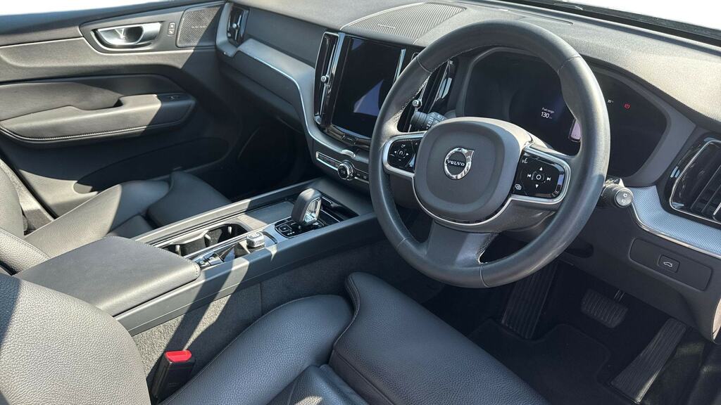 Volvo XC60 2.0 B5p Plus Dark Awd Geartronic DE23YUV Black #5