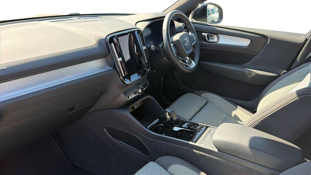 Volvo XC40 2.0 B3p Plus Dark CJ23LGL Gold #4