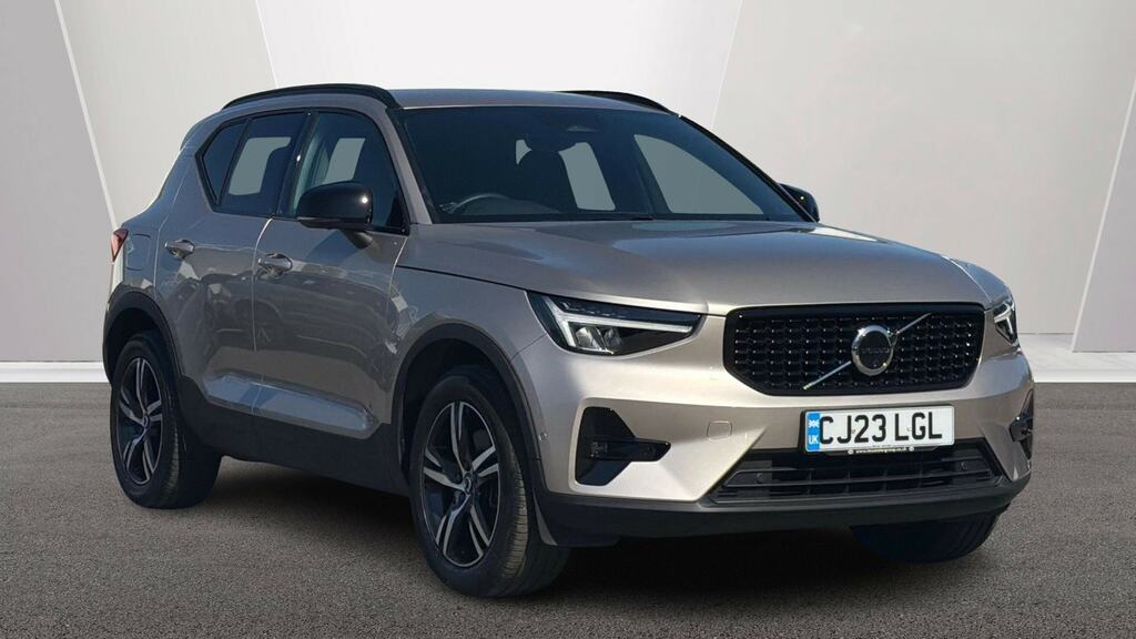 Volvo XC40 2.0 B3p Plus Dark Gold