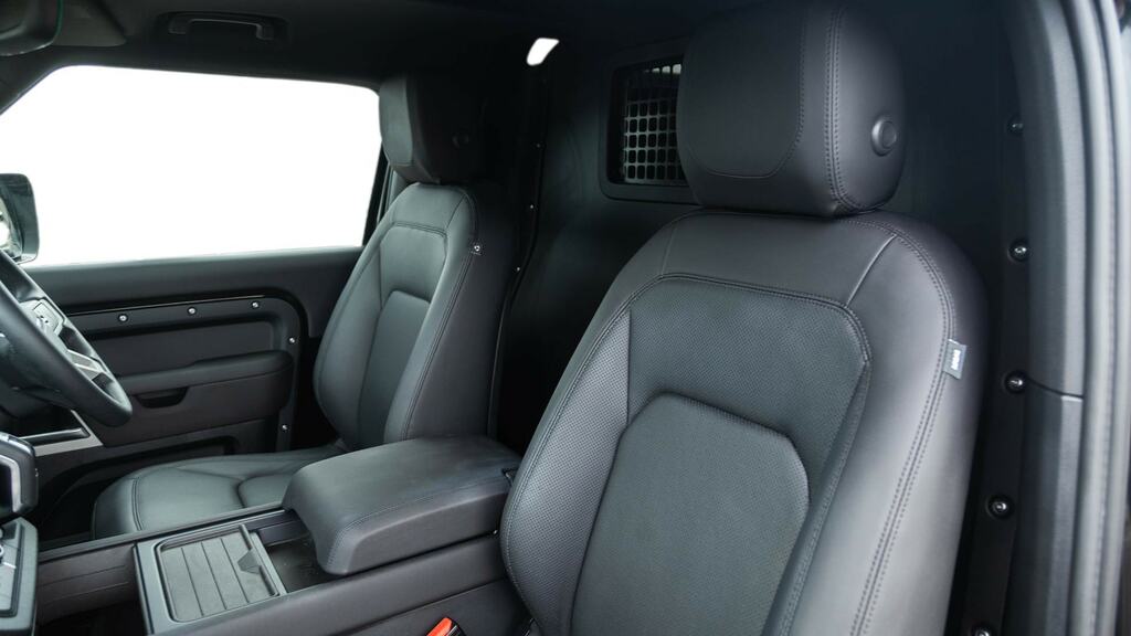 Land Rover Defender 90 3.0 D250 Hard Top Se Black #4