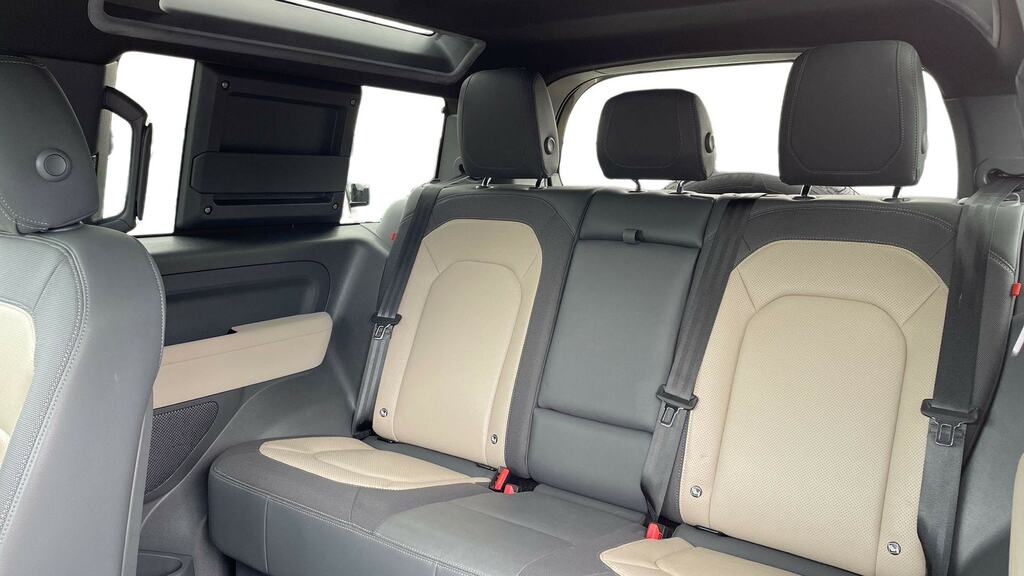 Land Rover Defender 90 3.0 D250 X-dynamic Se 90 Brown #4