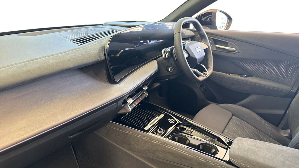 Audi Q3 1.5 E-hybrid Edition 1 S Tronic Soundvision Green #2