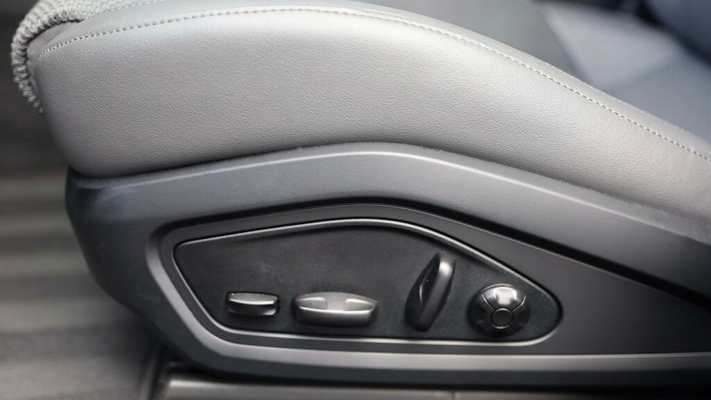 Porsche Taycan 390Kw 4S 79Kwh 5 Seat Black #24