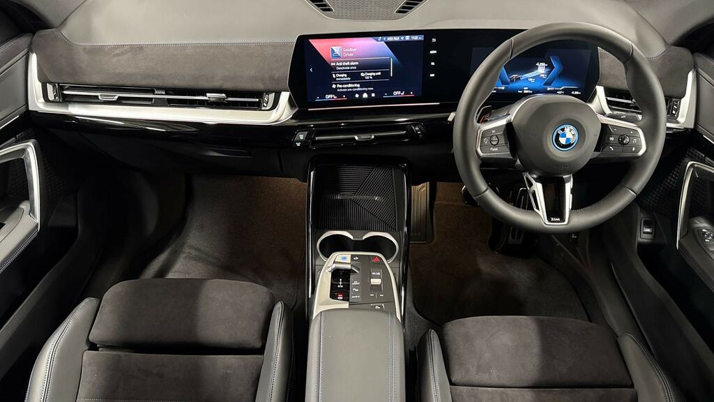 BMW iX2 150Kw Edrive20 Shadow Edition 65Kwh Black #4