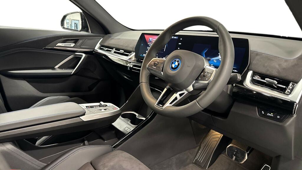 BMW iX2 150Kw Edrive20 Shadow Edition 65Kwh Black #6