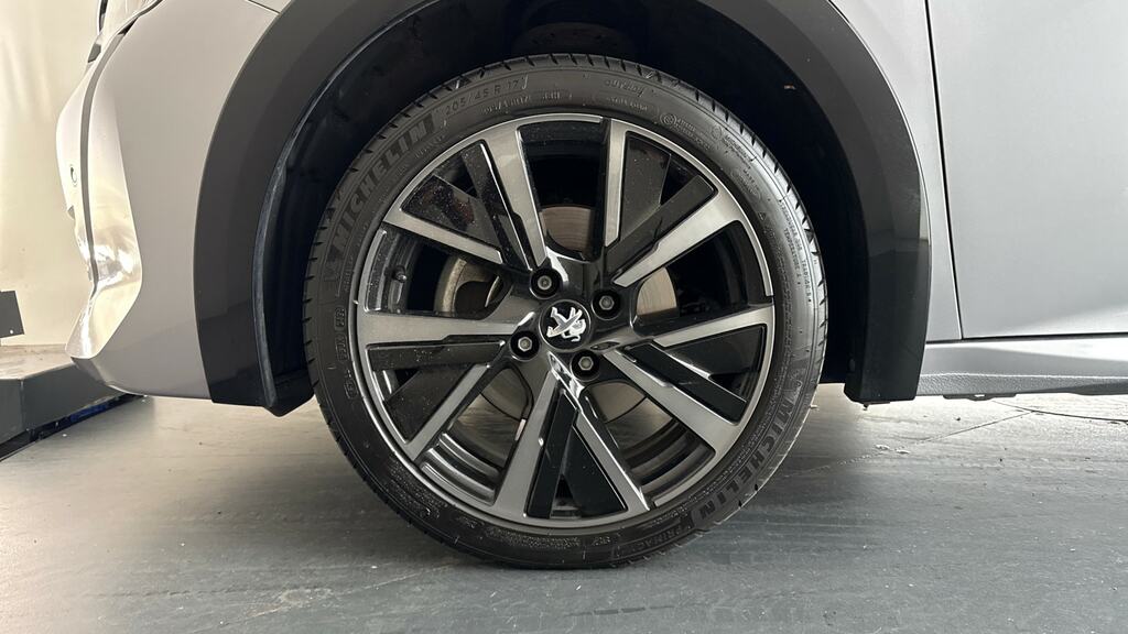 Peugeot 208 1.2 Puretech Allure Premium Hatchback #24