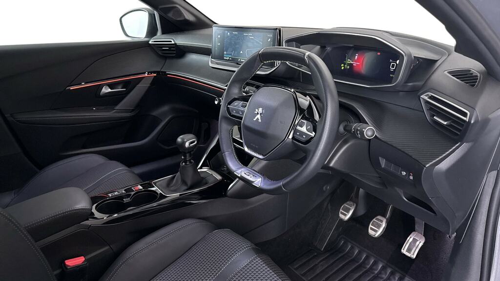Peugeot 208 1.2 Puretech Allure Premium Hatchback #9