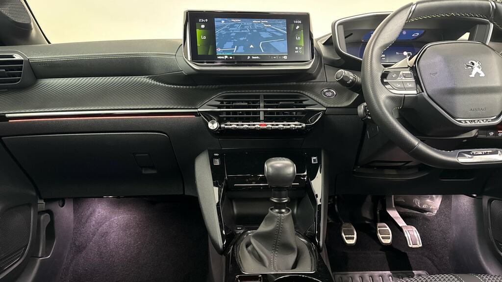 Peugeot 208 1.2 Puretech Allure Premium Hatchback #7