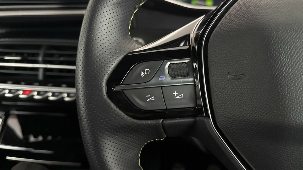 Peugeot 208 1.2 Puretech Allure Premium Hatchback #17