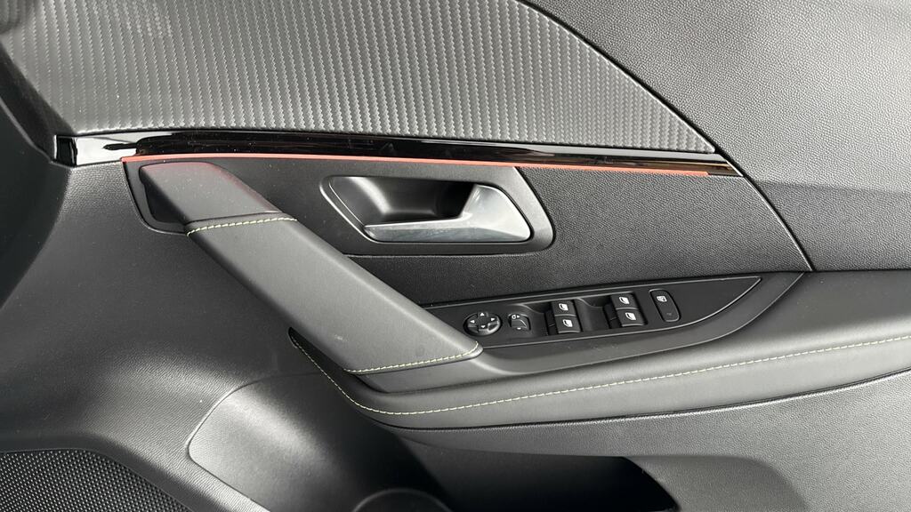 Peugeot 208 1.2 Puretech Allure Premium Hatchback #21