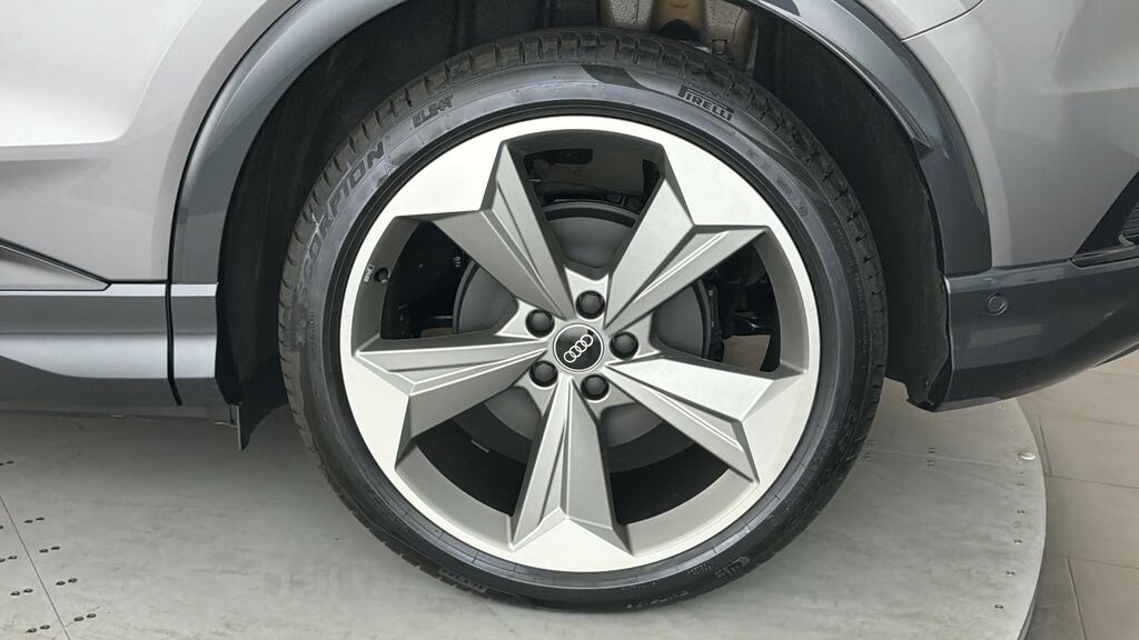 Audi Q4 E Tron 150Kw 40 63Kwh Black Edition Tech Pro LG26BOL Grey #5