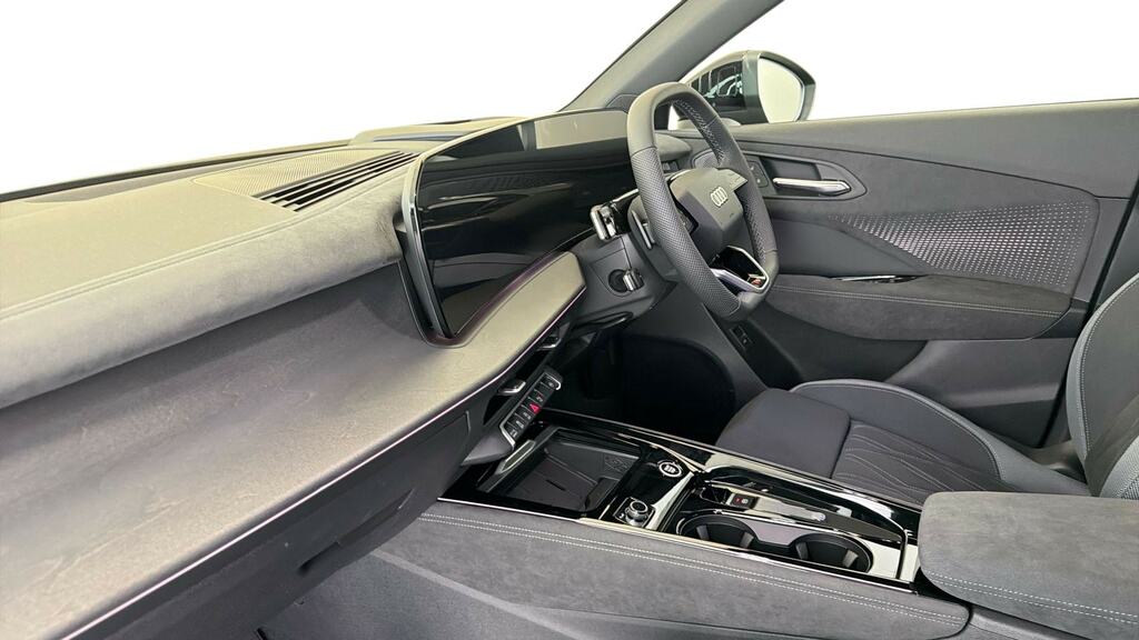 Audi Q3 1.5 Tfsi Edition 1 S Tronic Soundvision Black #2