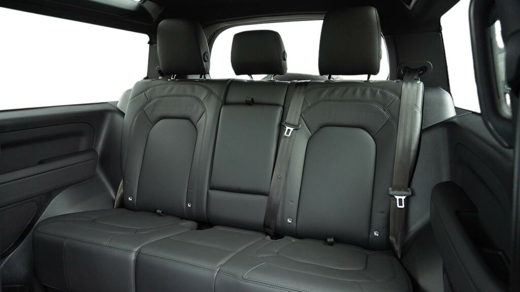 Land Rover Defender 90 3.0 D250 X-dynamic Hse 90 Green #4
