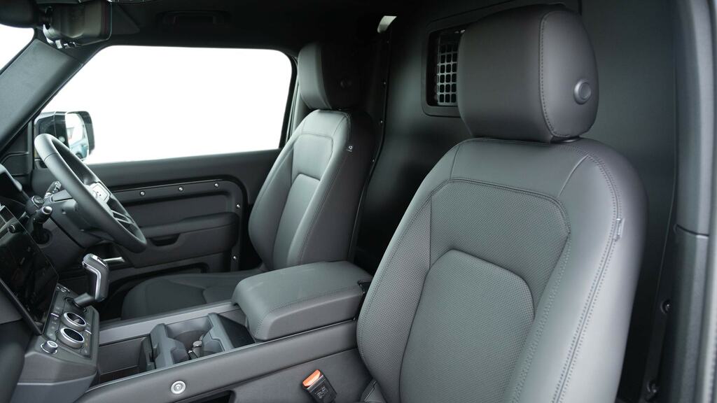 Land Rover Defender 90 3.0 D250 Hard Top X-dynamic Se Black #4