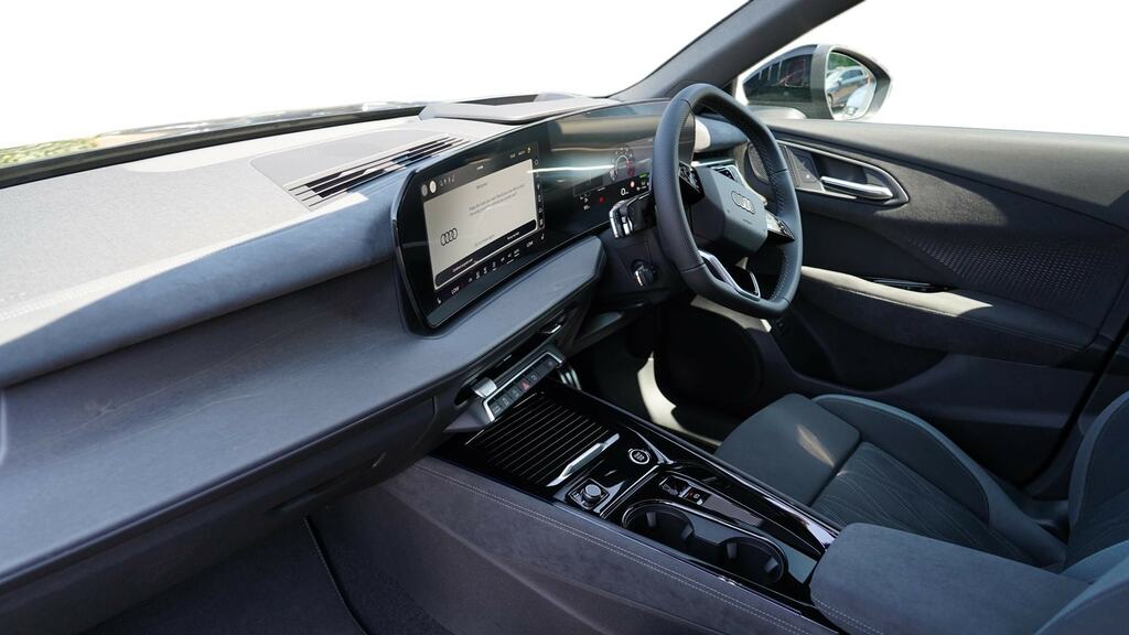 Audi Q3 1.5 Tfsi Edition 1 S Tronic Soundvision YJ26TFS Black #2