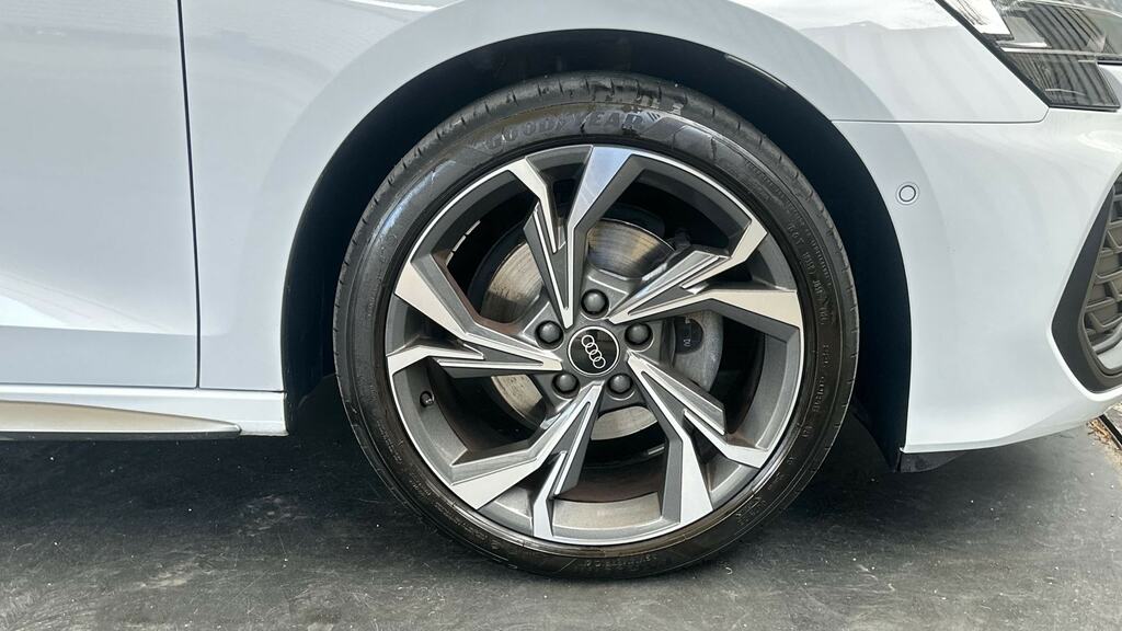 Audi A3 1.5 Tfsie 40 Sport Sportback Plug-in Hy Black #5