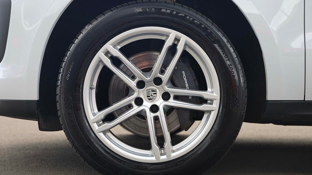 Porsche Macan 5dr Pdk White #4