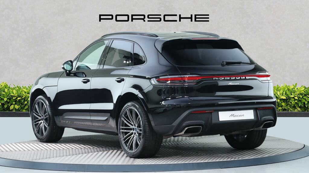 Porsche Macan 5dr Pdk Black #5