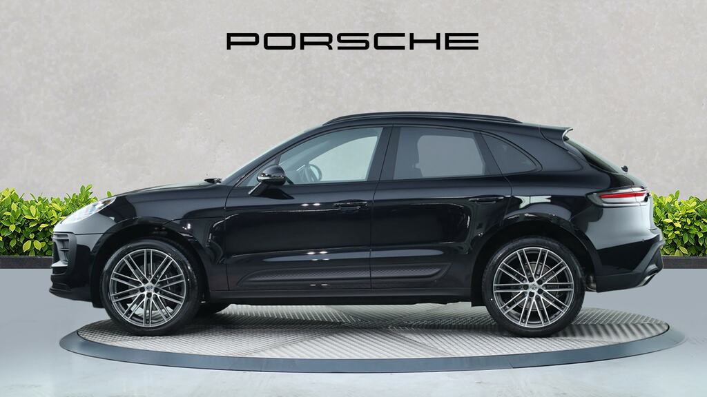 Porsche Macan 5dr Pdk Black #4