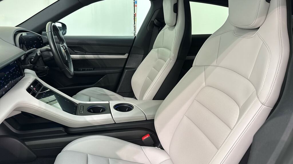 Porsche Taycan Performance Plus 93.4Kwh Turbo Sport Turismo White #14