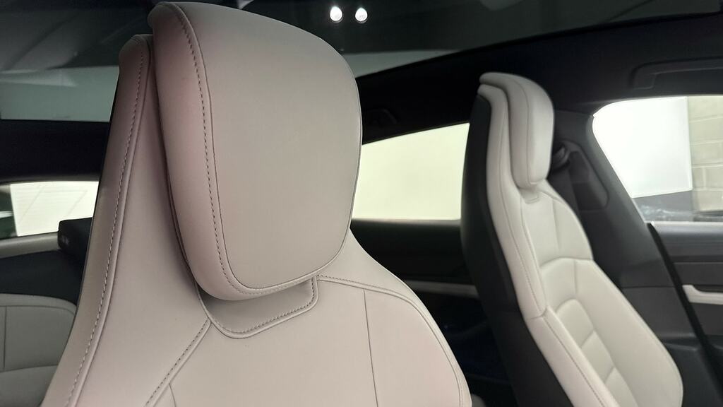 Porsche Taycan Performance Plus 93.4Kwh Turbo Sport Turismo White #15