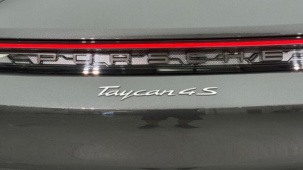 Porsche Taycan Performance Plus 93.4Kwh Turbo Sport Turismo White #34