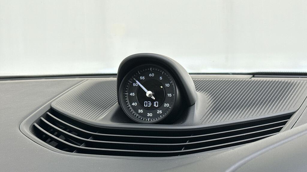 Porsche Taycan Performance Plus 93.4Kwh Turbo Sport Turismo White #18