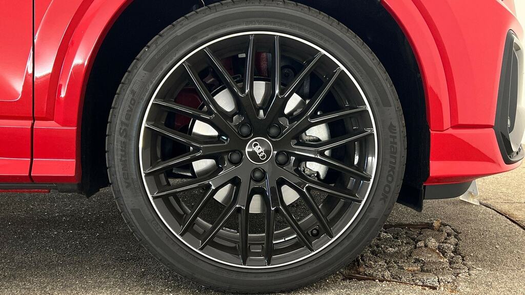 Audi Q2 30 Tfsi 116 Black Edition Red #5