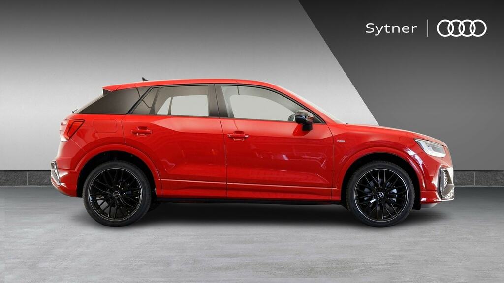 Audi Q2 30 Tfsi 116 Black Edition Red #4