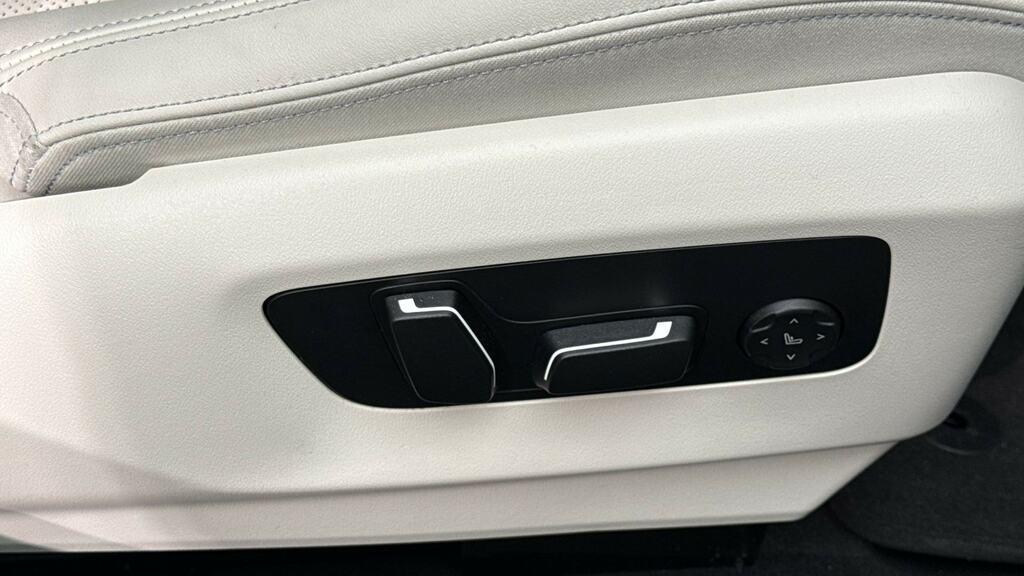 BMW i5 M Sport Pro Black #31