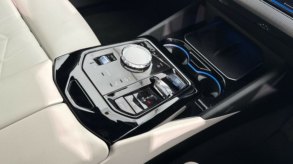 BMW i5 M Sport Pro Black #10