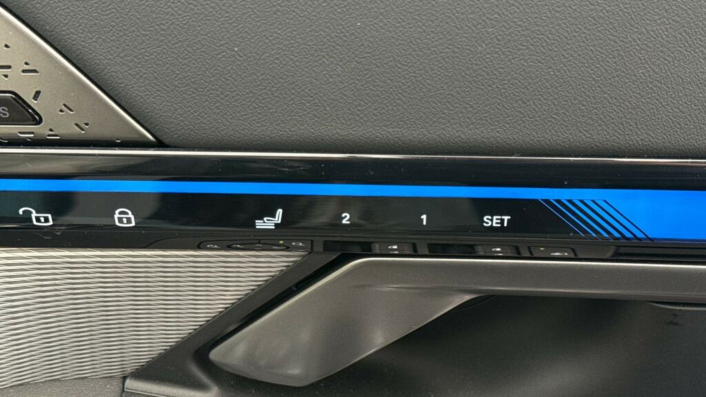 BMW i5 M Sport Pro Black #32