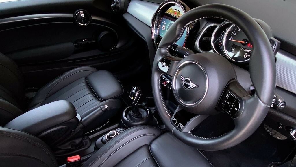 Mini Hatch 1.5 Cooper Exclusive Premium CV72KNY Black #6