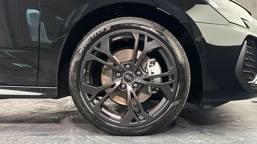 Audi A3 1.5 Tfsi E 204 Black Edition S Tronic Black #5