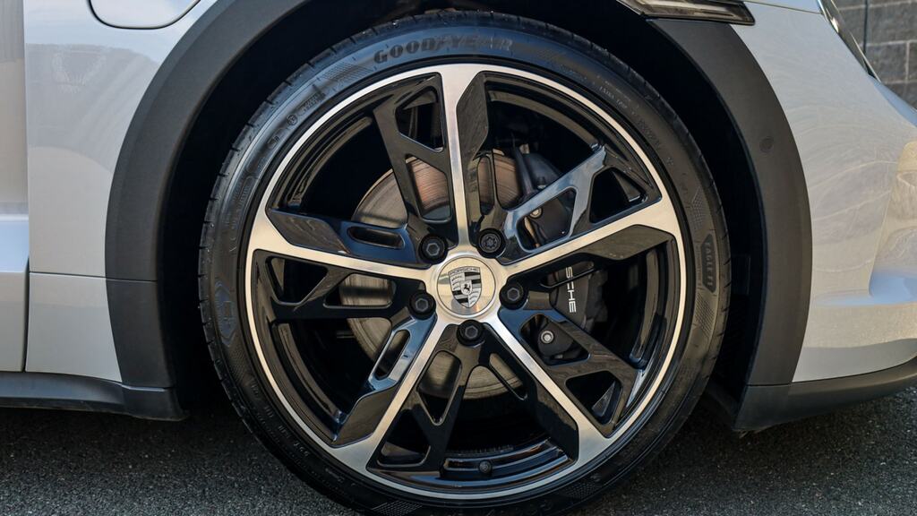 Porsche Taycan 320Kw 4 105Kwh Grey #4