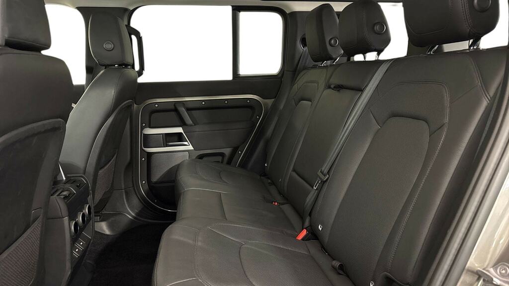 Land Rover Defender 110 2.0 P400e Xs Edition 110 Silver #4