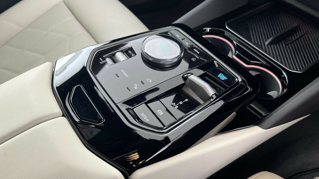 BMW i5 40 83.9Kwh M Sport Edrive 11Kw Charger Black #10